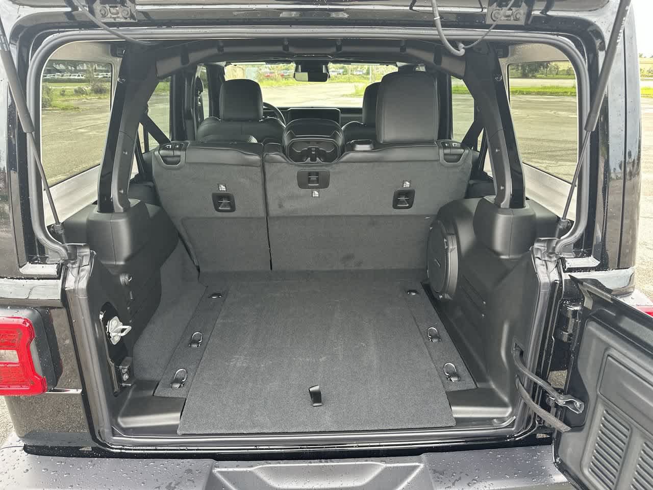 New 2027 Jeep Wrangler Unlimited Sahara AWD/4WD image 28