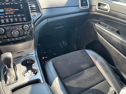 Used 2020 Jeep Grand Cherokee Altitude AWD/4WD image 19