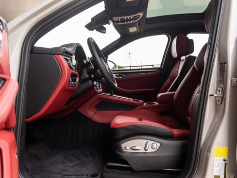 New 2026 Porsche Macan AWD/4WD image 24