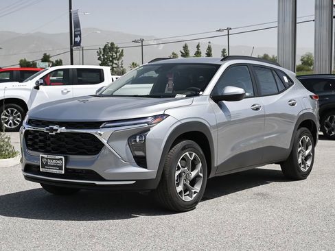 New 2026 Chevrolet Trax LT w/ LPO, Blackout Package image 8