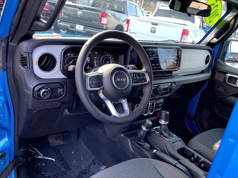 Certified 2025 Jeep Wrangler Sahara image 15