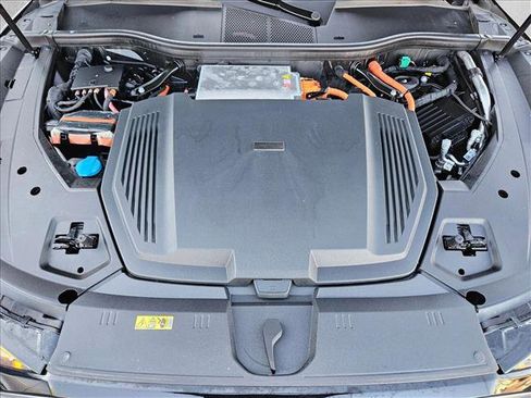 Used 2022 Audi e-tron Premium Plus image 19