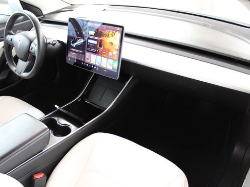 Used 2020 Tesla Model 3 Performance image 28