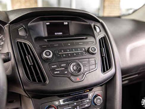 Used 2017 Ford Focus SE image 27