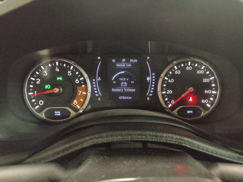 Used 2020 Jeep Renegade Altitude FWD image 23