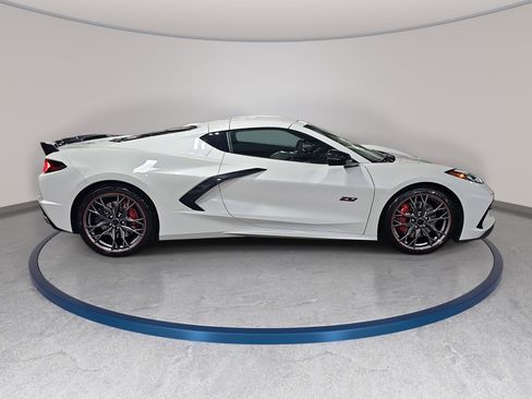 Used 2023 Chevrolet Corvette Stingray Premium Cpe w/ Z51 Performance Package RWD image 4