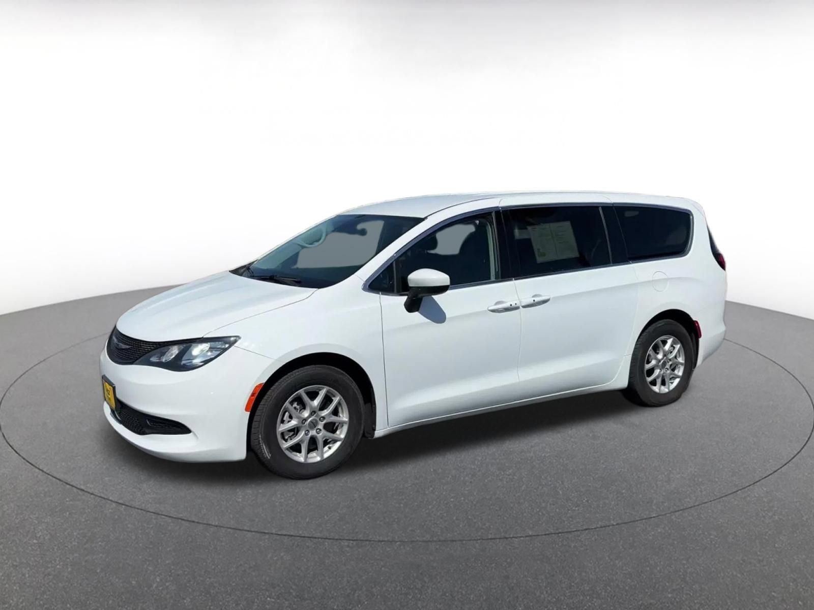 Used 2023 Chrysler Voyager LX FWD image 7