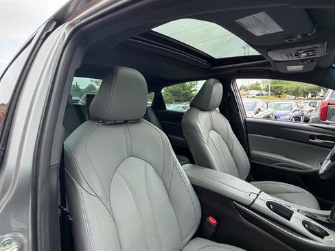 Used 2022 Toyota Avalon XLE w/ Moonroof Package FWD image 18
