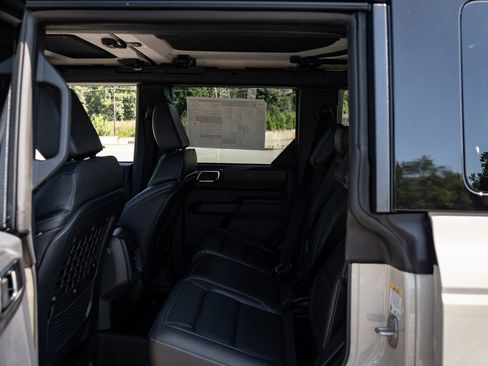 New 2025 Ford Bronco Badlands image 24