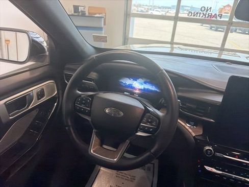 Used 2022 Ford Explorer Platinum w/ Technology Package AWD/4WD image 36