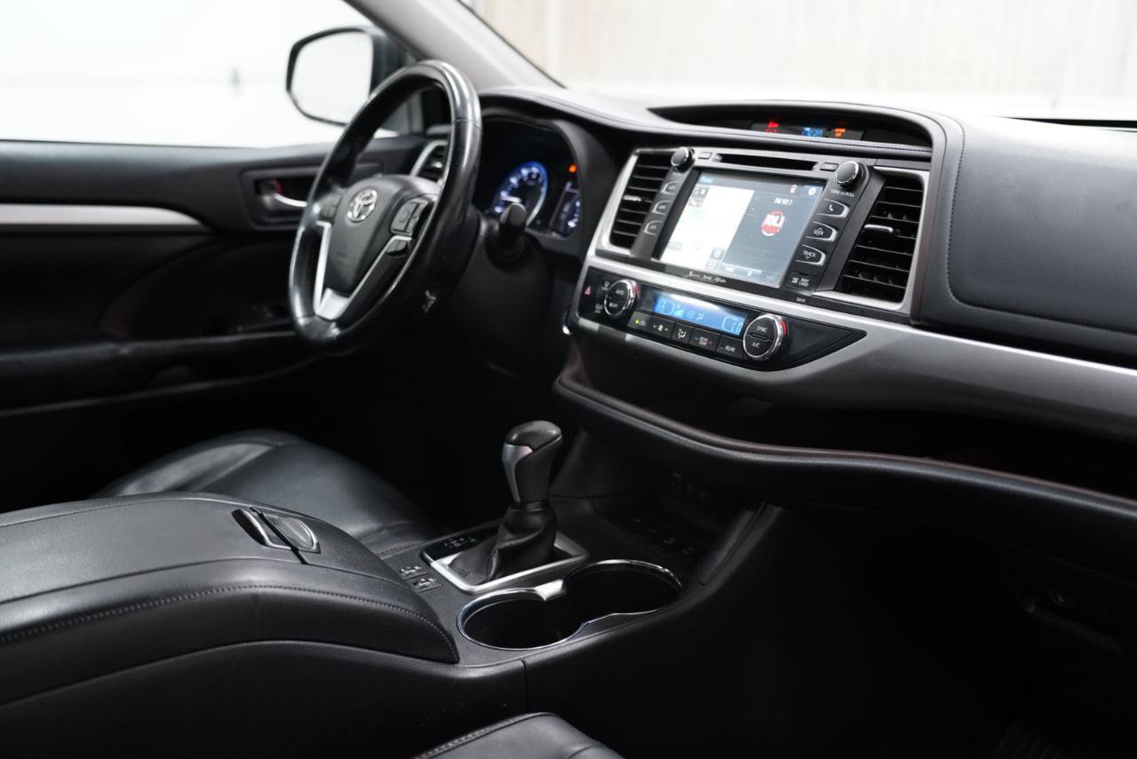Used 2017 Toyota Highlander XLE AWD/4WD image 17