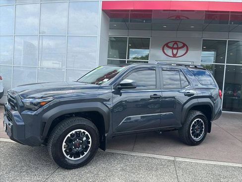 Certified 2026 Toyota 4Runner SR5 AWD/4WD image 3