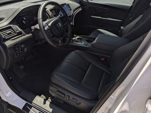 Used 2025 Honda Passport TrailSport image 9