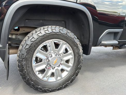 Used 2024 Chevrolet Silverado 2500 High Country w/ Technology Package image 4