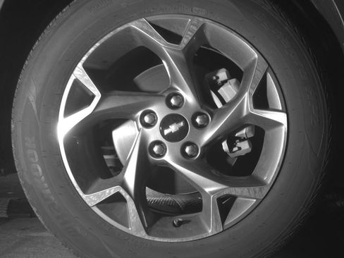 Used 2025 Chevrolet Trax LT FWD image 13
