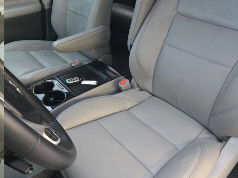 Used 2018 Toyota Sienna XLE image 5