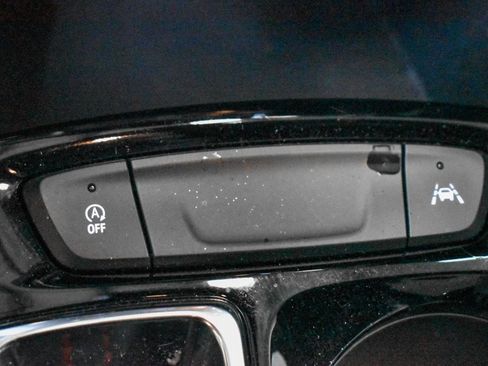 Used 2025 Chevrolet Trax RS image 21