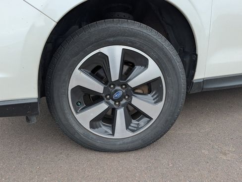 Used 2018 Subaru Forester 2.5i Premium w/ All-Weather Package AWD/4WD image 4