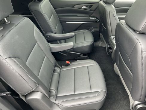 Used 2025 Chevrolet Traverse LT w/ Sun and Wheel Package image 28