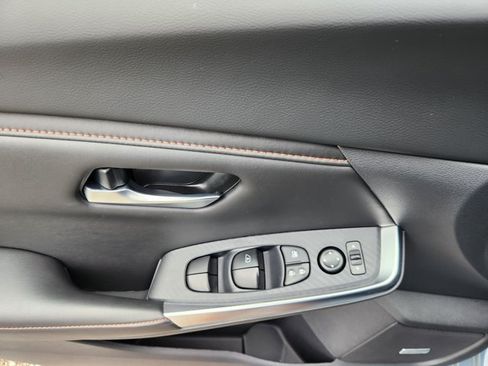 Certified 2025 Nissan Sentra SR w/ SR Premium Package FWD image 17