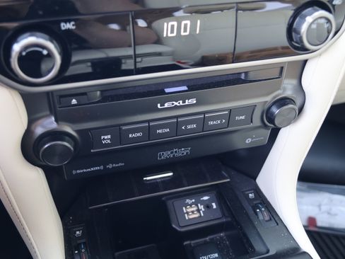 Used 2023 Lexus GX 460 Premium w/ Accessory Package AWD/4WD image 28