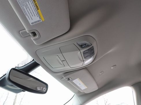 Used 2024 Chrysler Voyager LX image 31