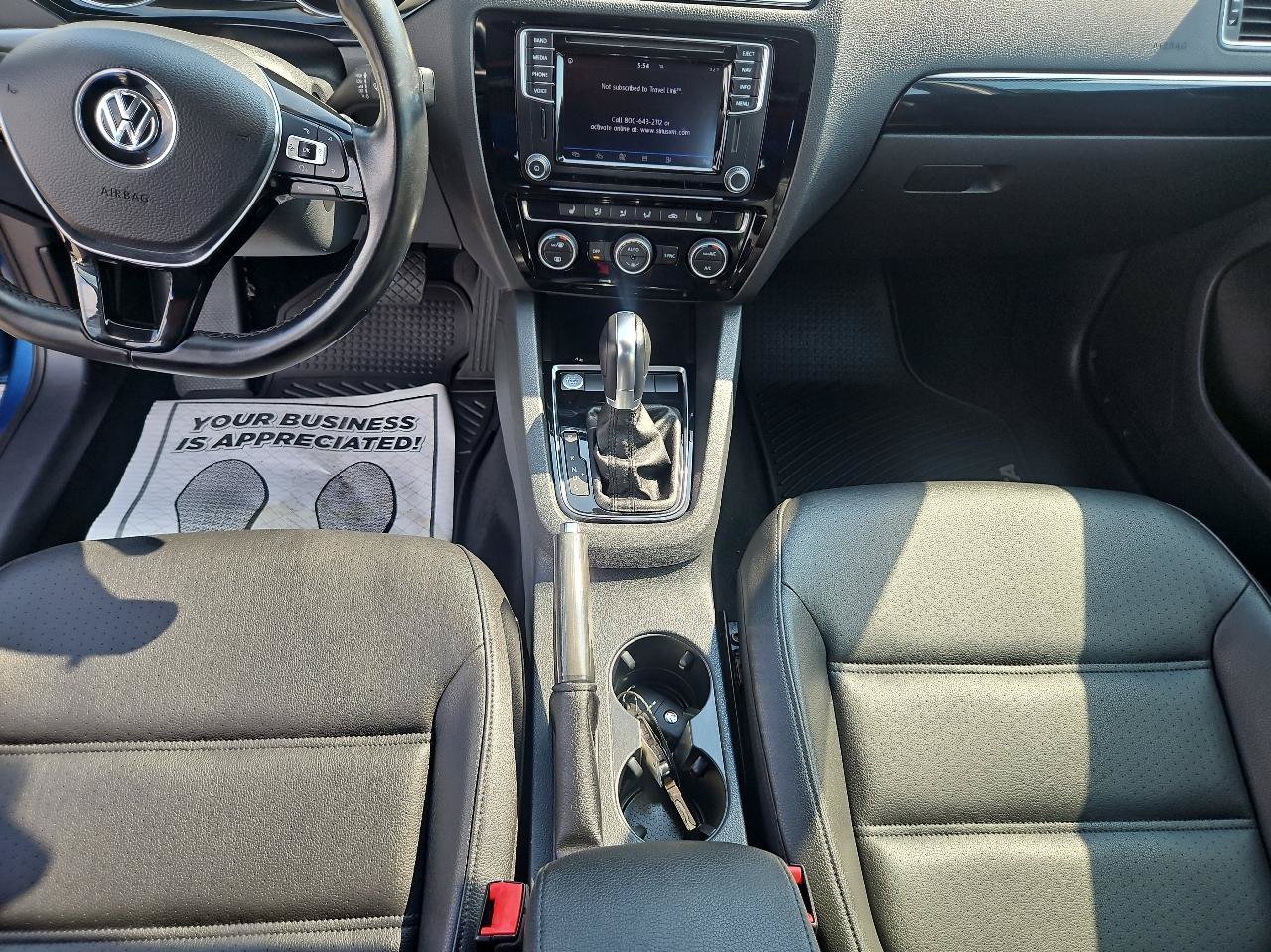 Used 2017 Volkswagen Jetta SEL FWD image 25