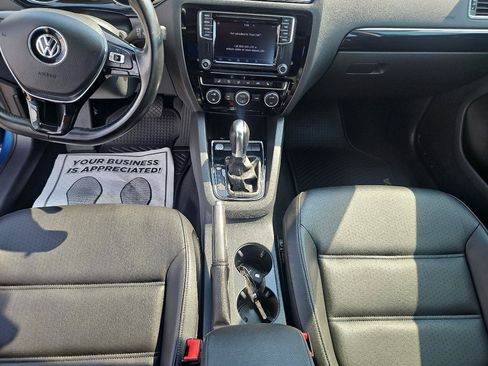 Used 2017 Volkswagen Jetta SEL FWD image 25