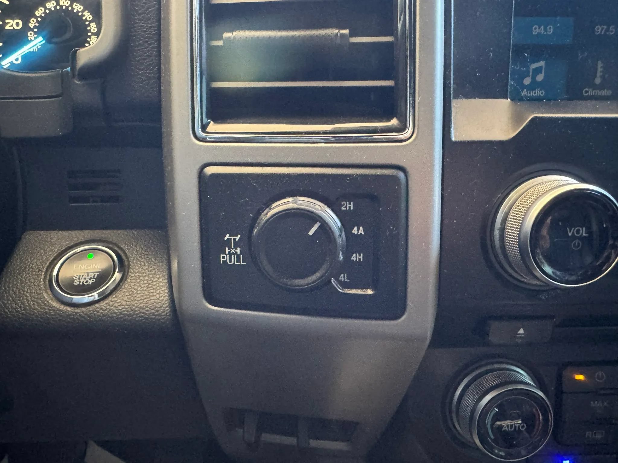 Used 2018 Ford F150 Lariat w/ Equipment Group 502A Luxury AWD/4WD image 26