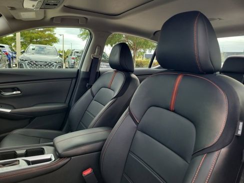 Used 2024 Nissan Sentra SR w/ SR Premium Package image 17