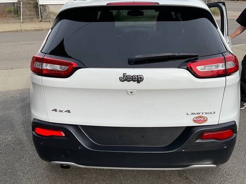 Used 2018 Jeep Cherokee Limited AWD/4WD image 4