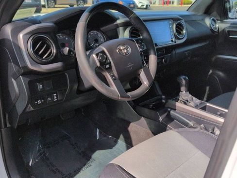 Used 2021 Toyota Tacoma TRD Off-Road w/ Technology Package AWD/4WD image 9
