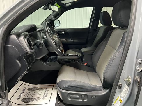 Used 2020 Toyota Tacoma TRD Sport image 5