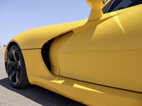 Used 2014 SRT Viper SRT-10 w/ Grand Touring Package RWD image 40