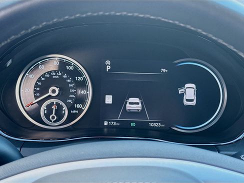 Used 2025 Genesis GV70 3.5T Sport image 9