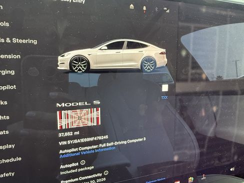 Used 2022 Tesla Model S Plaid image 8