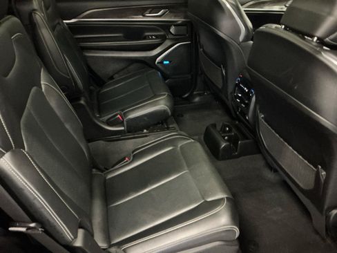 Used 2021 Jeep Grand Cherokee L Overland w/ Luxury Tech Group IV AWD/4WD image 14
