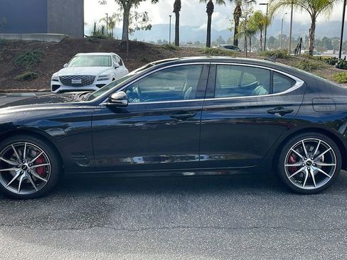 Used 2025 Genesis G70 2.5T image 12