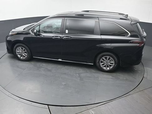 Used 2026 Toyota Sienna XLE AWD/4WD image 45