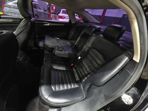 Used 2017 Ford Fusion SE w/ Fusion SE Technology Package image 24