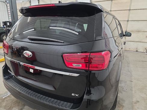 Used 2019 Kia Sedona EX image 11