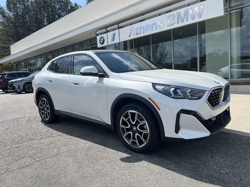 Used 2025 BMW X2 xDrive28i image 2