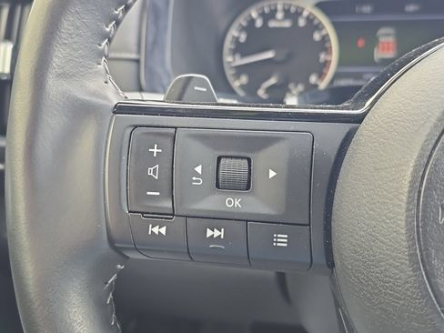 Used 2025 Nissan Pathfinder SL AWD/4WD image 19