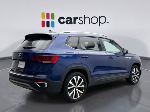 Used 2023 Volkswagen Taos SE w/ Panoramic Sunroof Package image 5