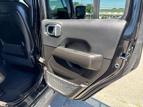 Used 2025 Jeep Wrangler Unlimited Rubicon AWD/4WD image 31
