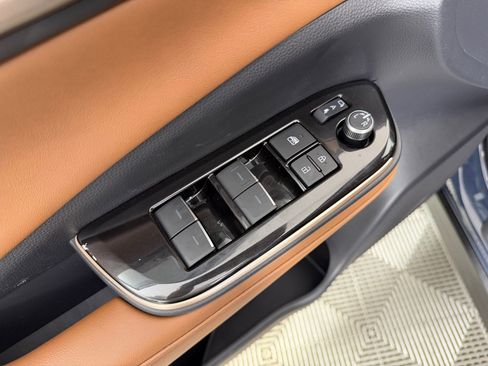 Used 2026 Toyota Crown Signia image 11