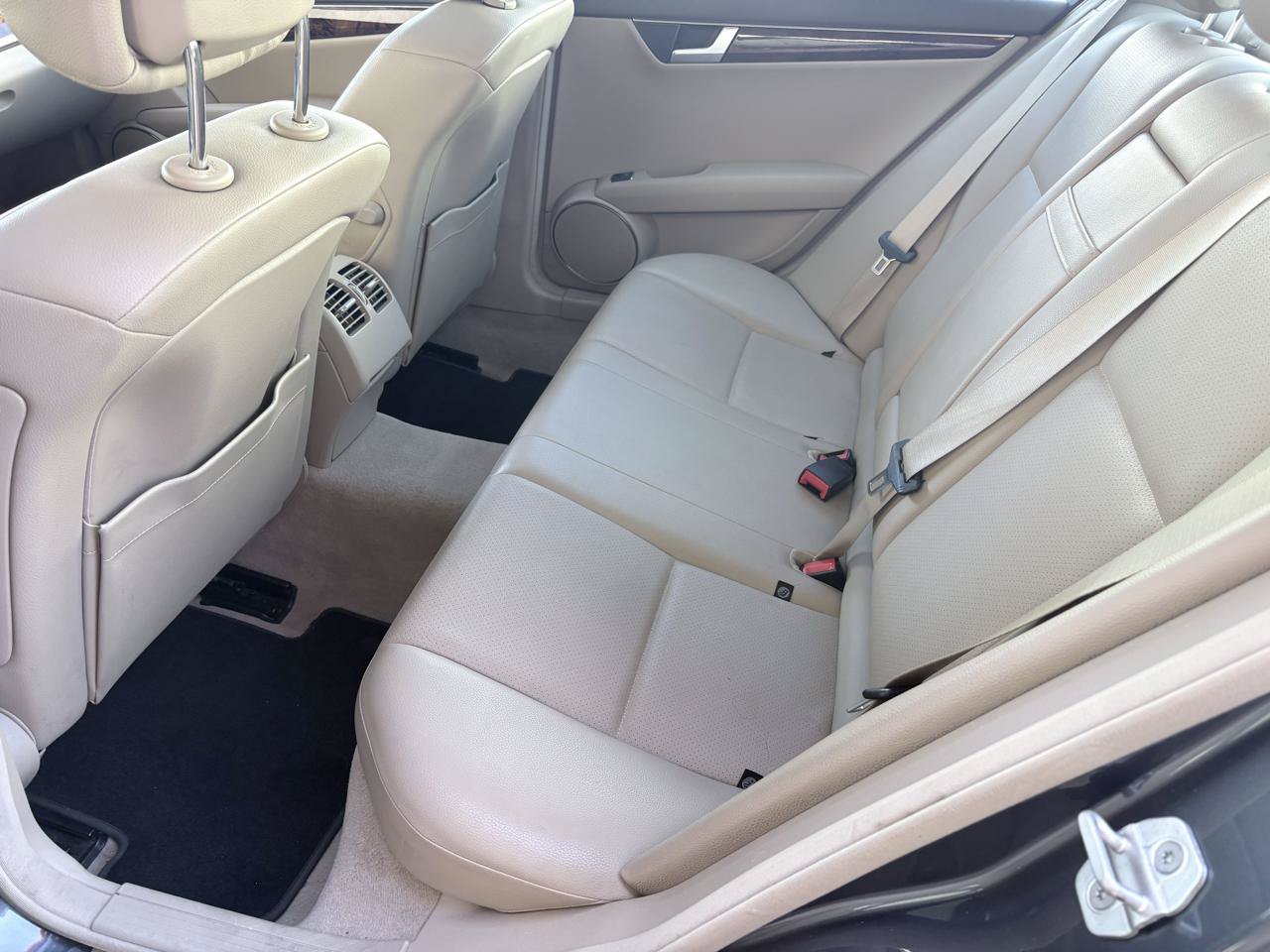 Used 2013 Mercedes-Benz C 250 Sedan image 16