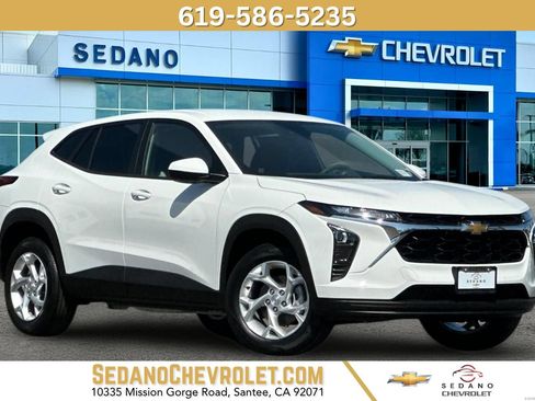 New 2026 Chevrolet Trax LS w/ LS Convenience Package FWD image 1