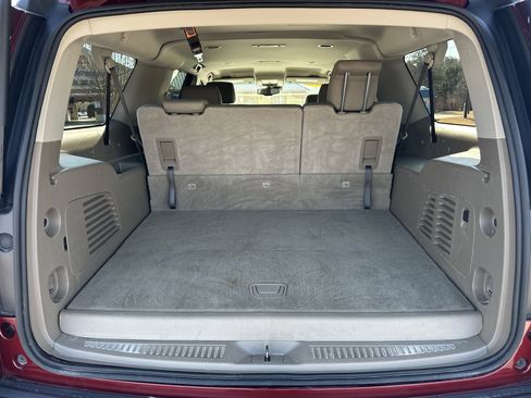 Used 2018 Chevrolet Suburban LT image 19