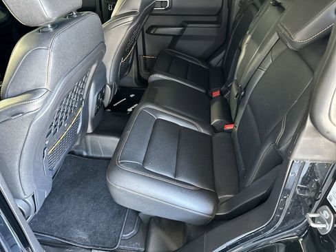 Used 2024 Ford Bronco Badlands w/ Sasquatch Package AWD/4WD image 27